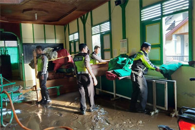  Banjir Bandang Terjang Solok Sumbar, 1 Orang Meninggal
